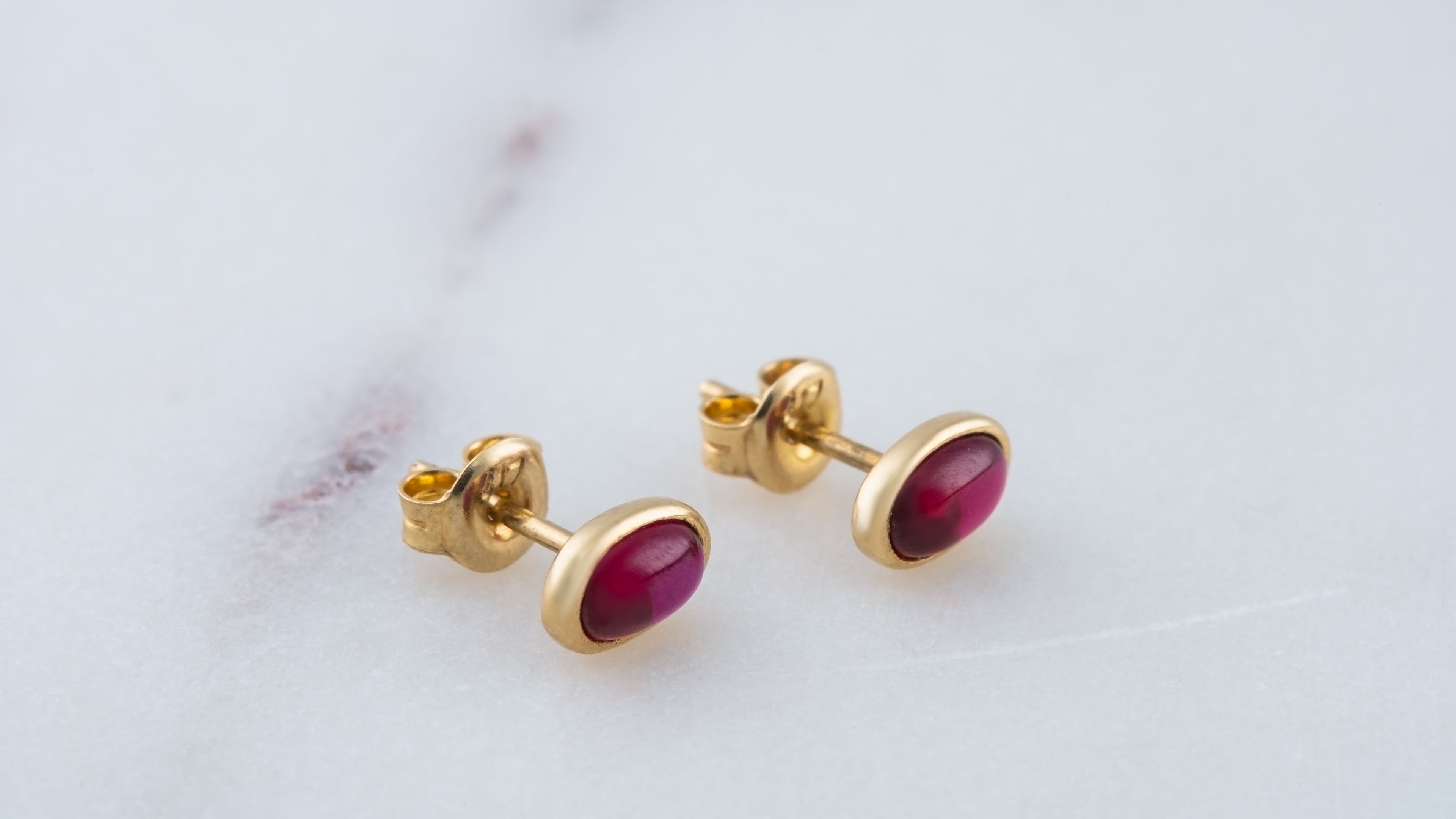 Aretes Rubí Oval
