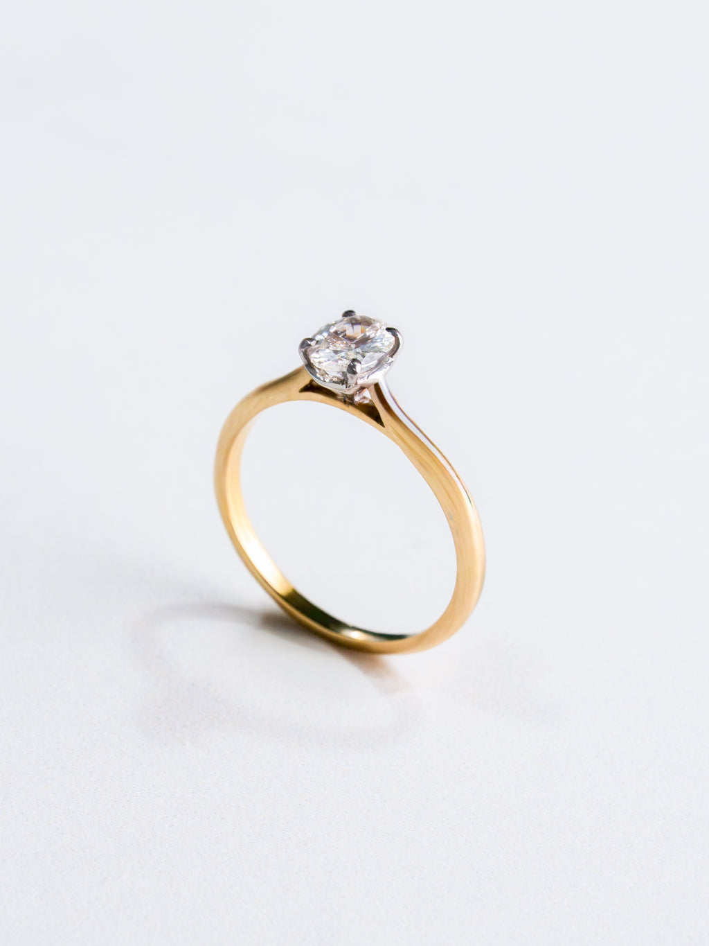 Anillo Corte Ovalado 14k