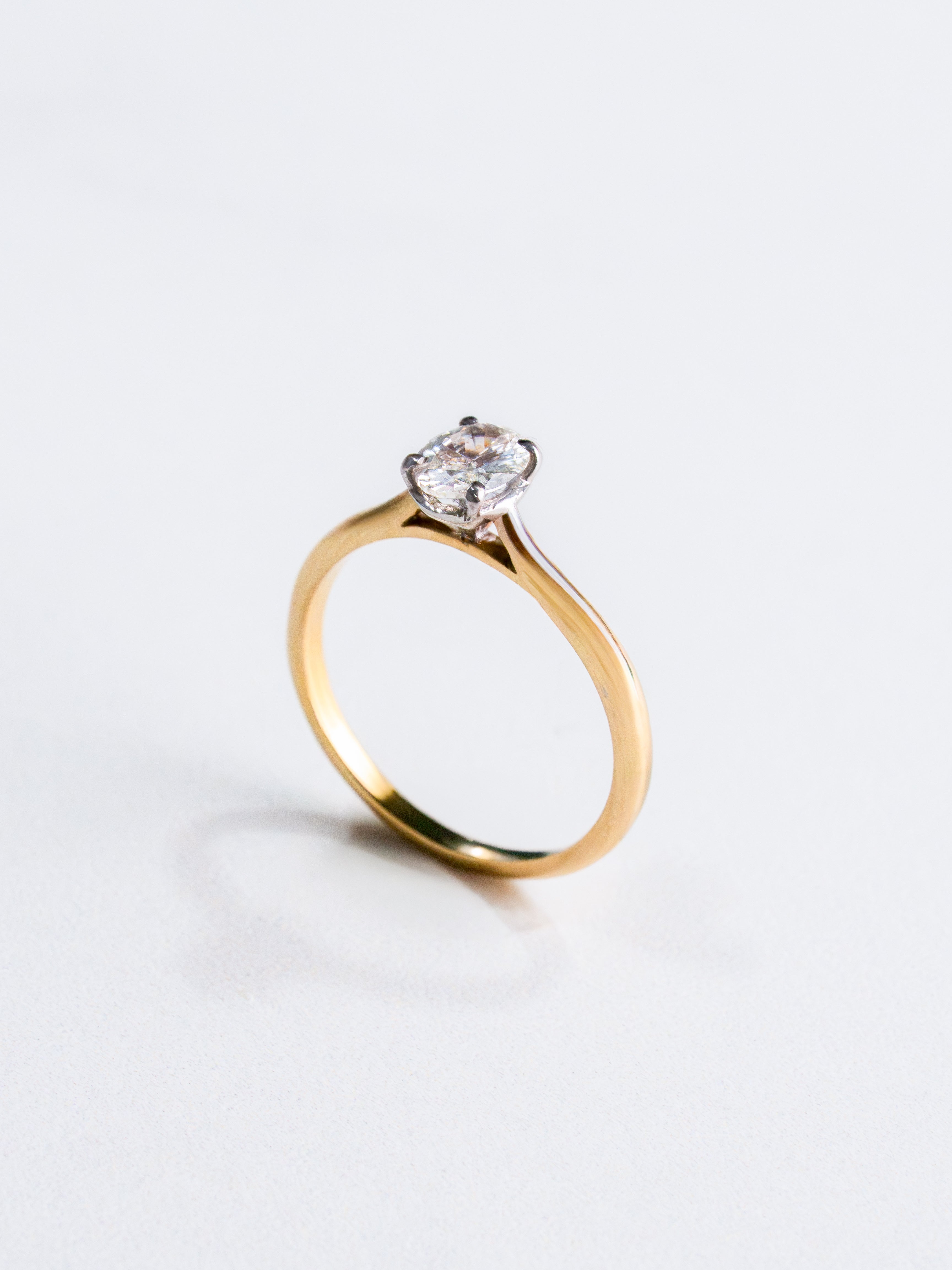 Anillo Corte Ovalado 14k