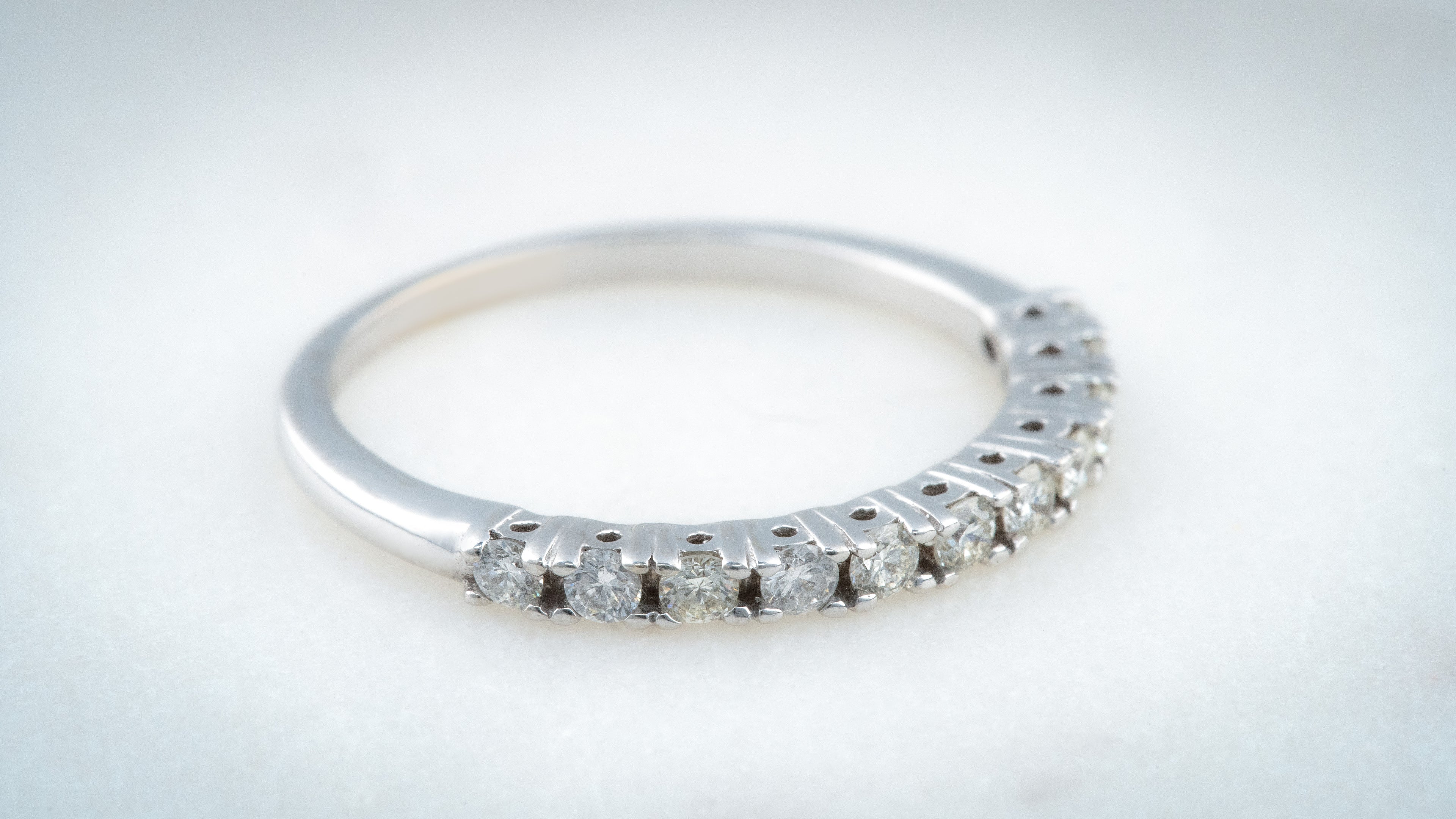 Churumbela .33cts Oro Blanco 14k